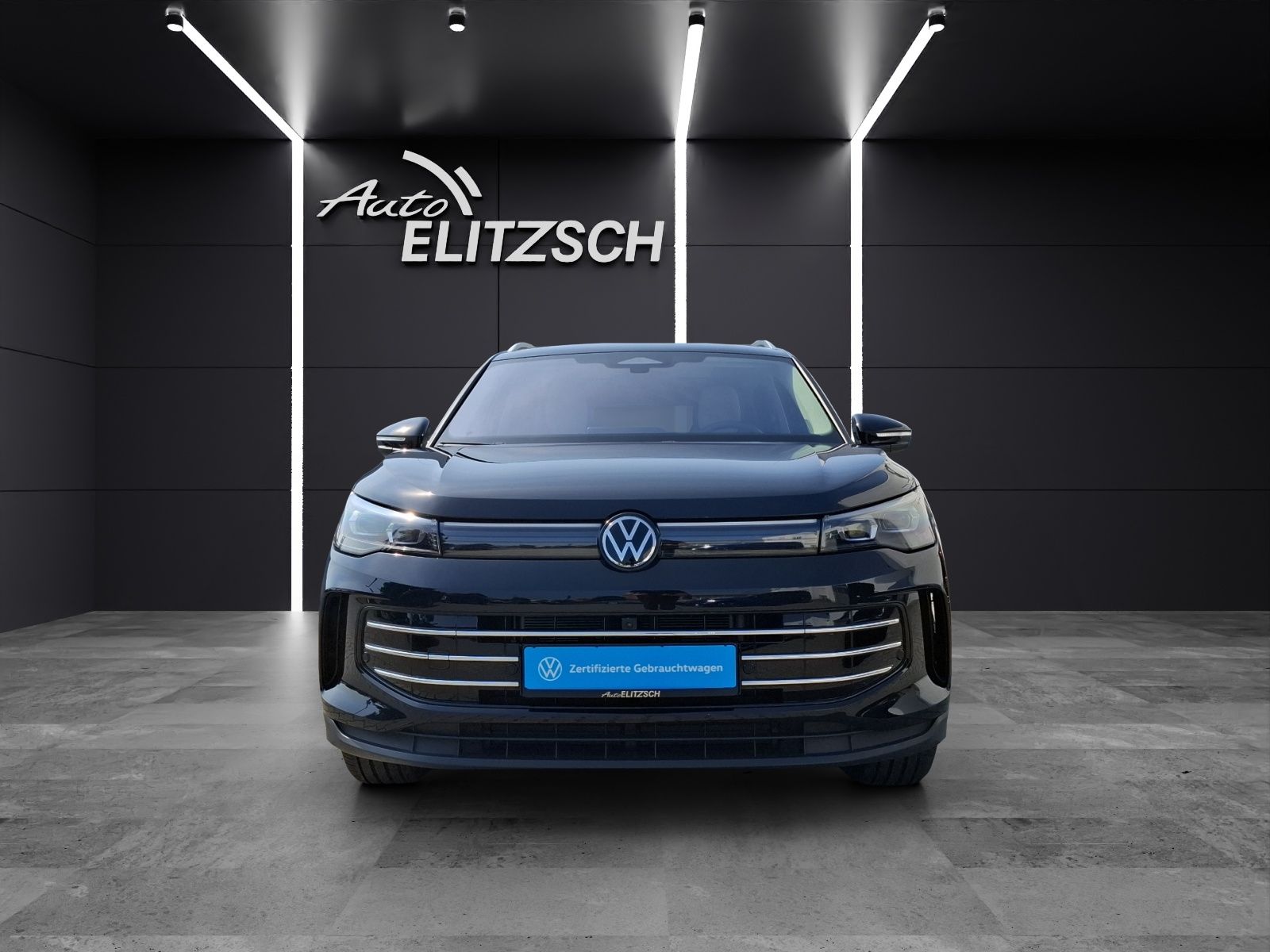 Fahrzeugabbildung Volkswagen Tiguan TDI Elegance DSG Matrix STH AHK Navi Pano