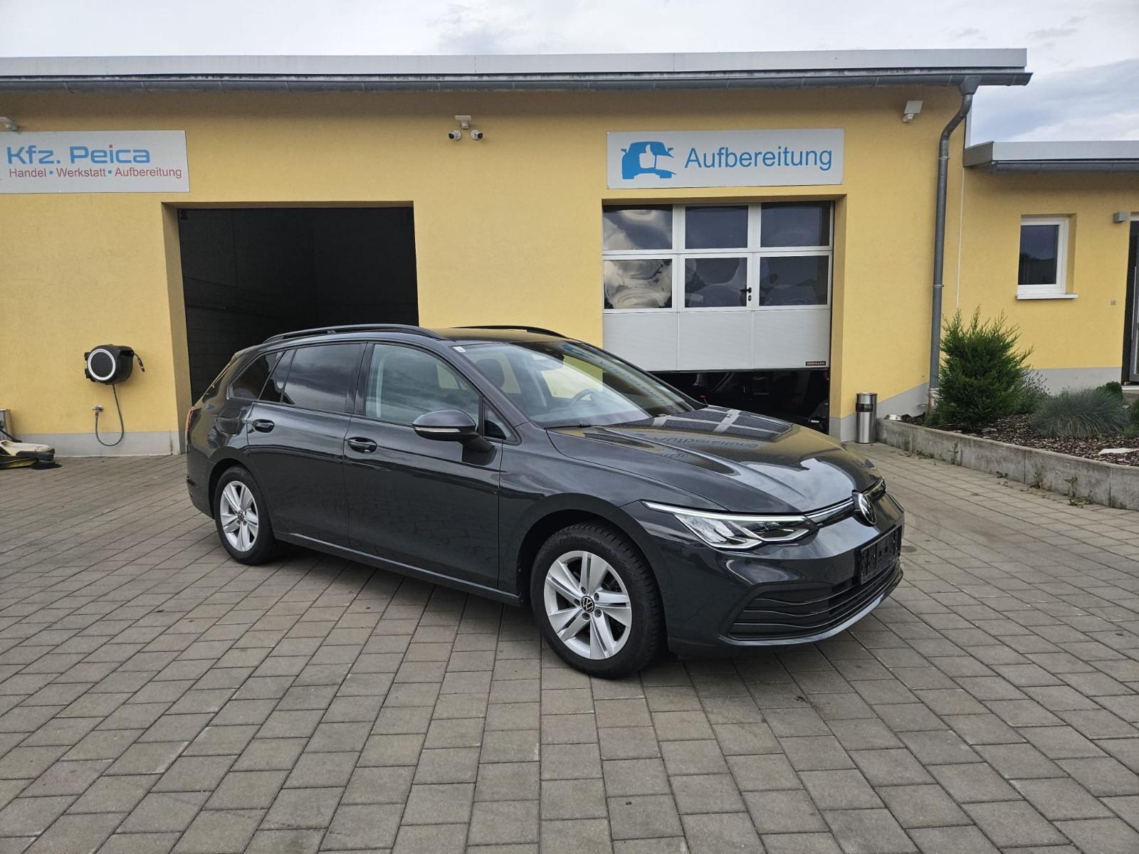 Volkswagen GolfVIII Variant Life 1 Hand 8-fach Bereift AHK