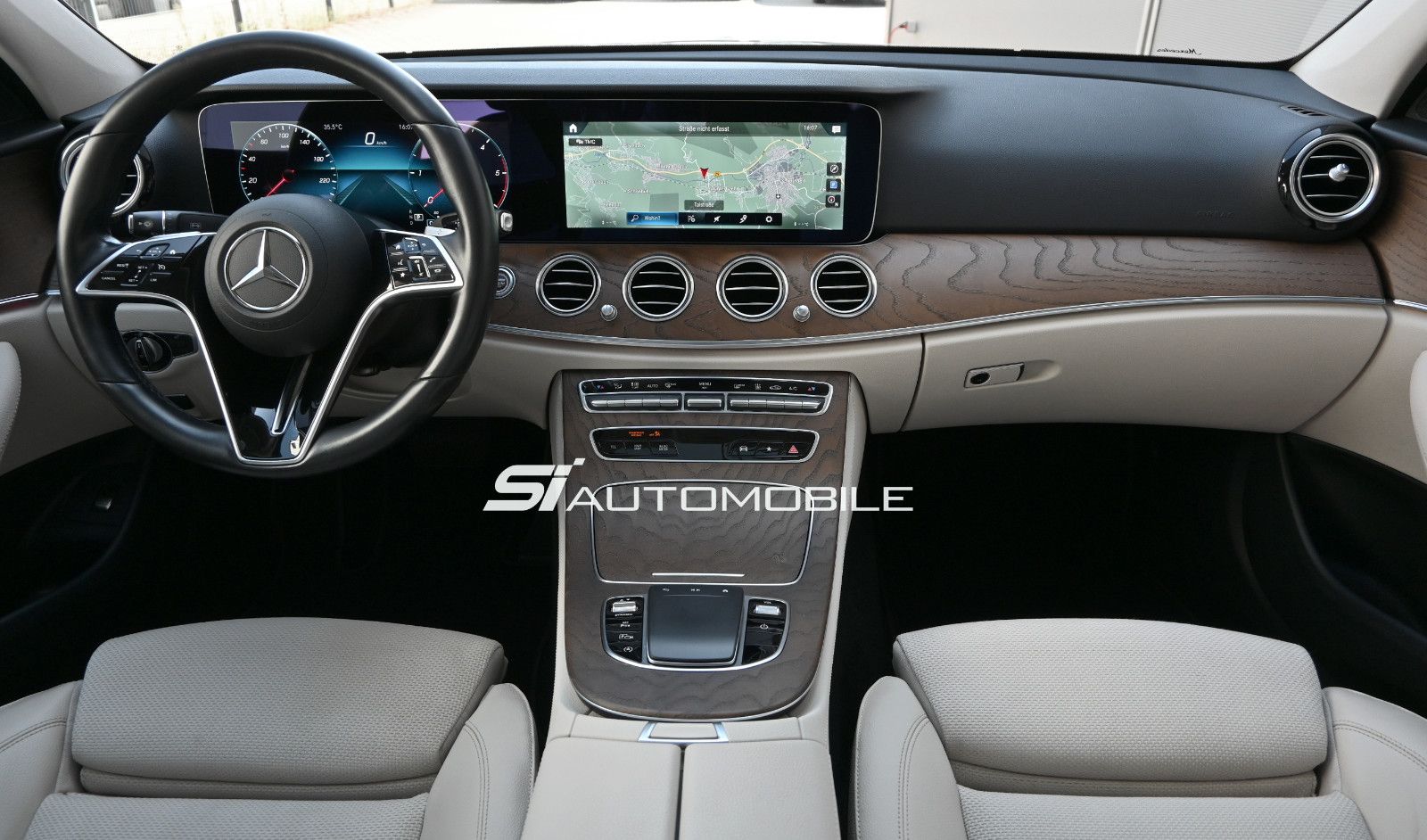 Fahrzeugabbildung Mercedes-Benz E 220 d 4MATIC Exclusive °AHK°PANO°STANDHEIZUNG°