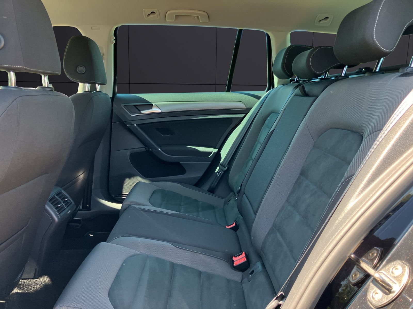 Fahrzeugabbildung Volkswagen Golf VII Variant Comfortline R-Line TDI DSG ACC