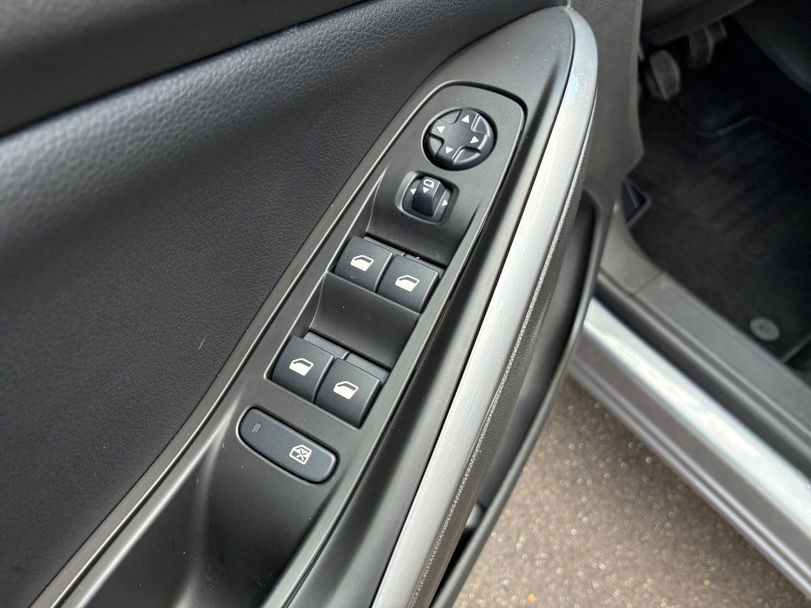 Fahrzeugabbildung Opel Grandland 1.2 Turbo GS Line 360,KlimaA,LED,Navi