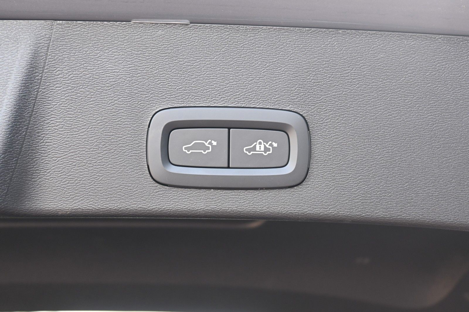 Fahrzeugabbildung Volvo XC40 T5 Recharge Plug-In Hybrid Plus Bright