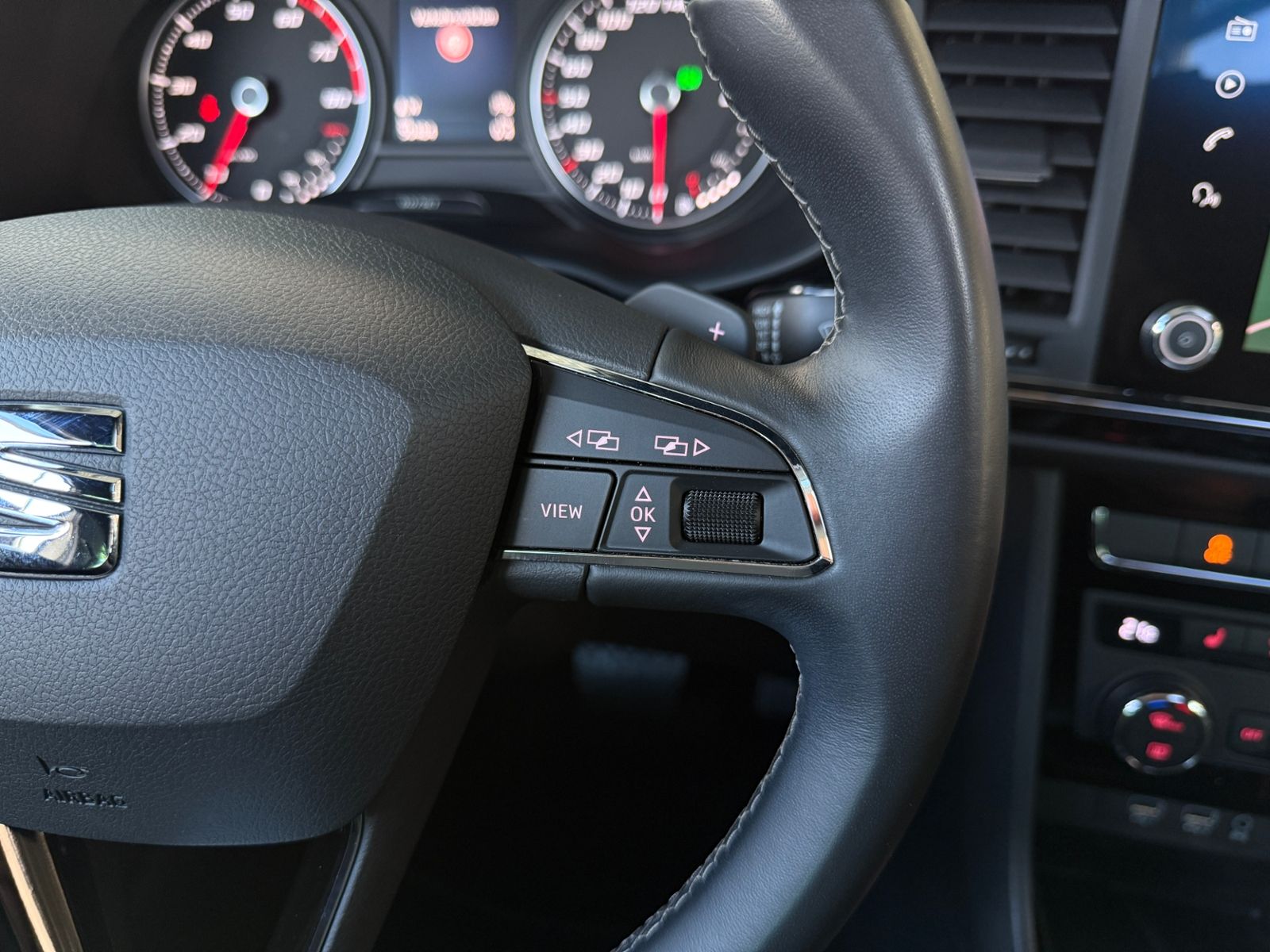Fahrzeugabbildung SEAT Ateca Xcellence PANO BEATS ACC LED