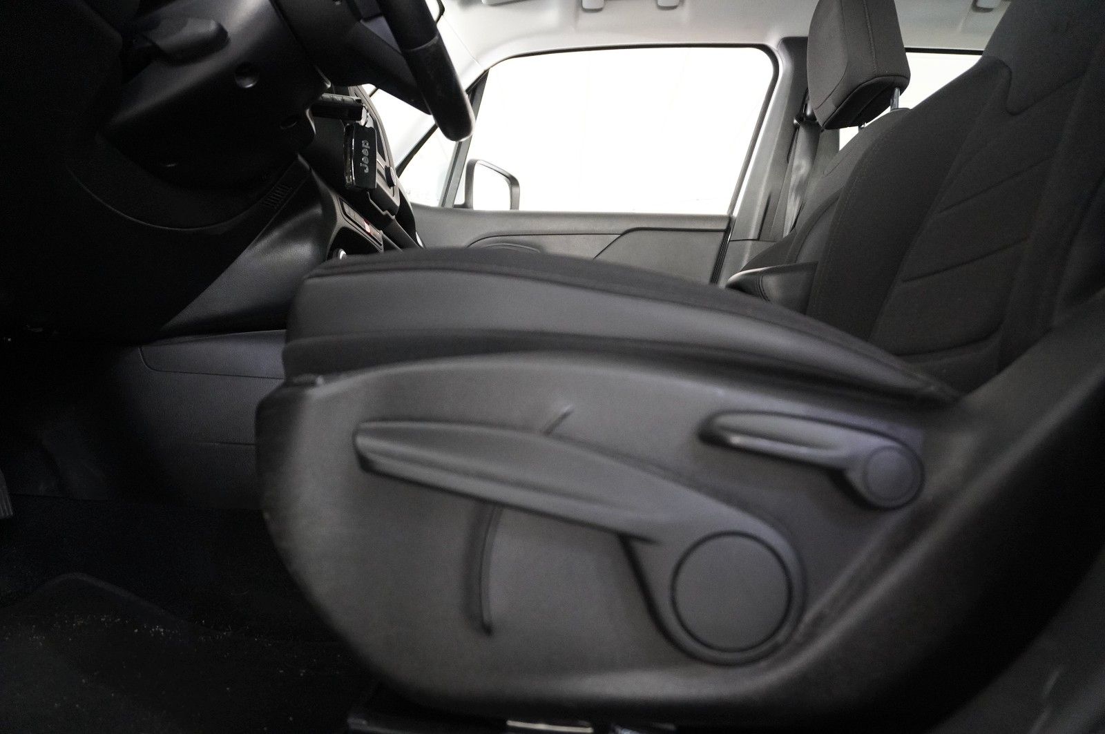 Fahrzeugabbildung Jeep Renegade 1.4T LIMITED KLIMA/SHZ/PDC/TEMP/AHK