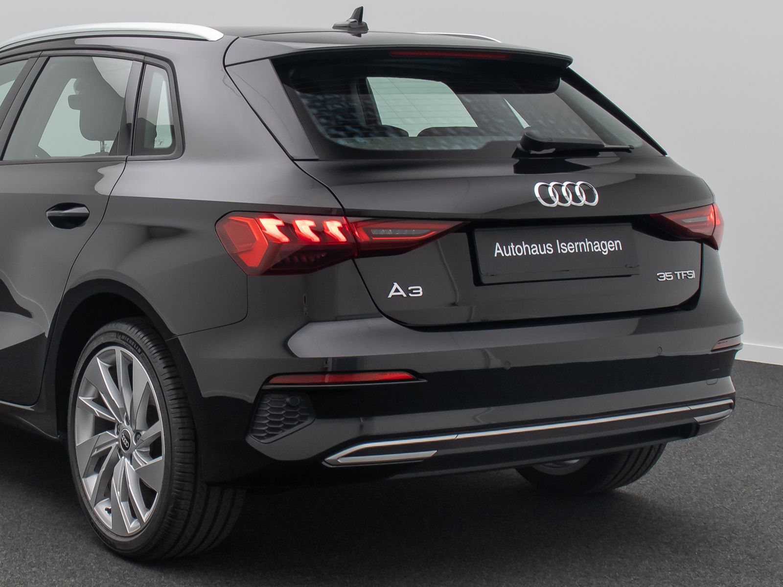 Fahrzeugabbildung Audi A3 35 TFSI Sportback LED PDC Sound Tempomat AHK