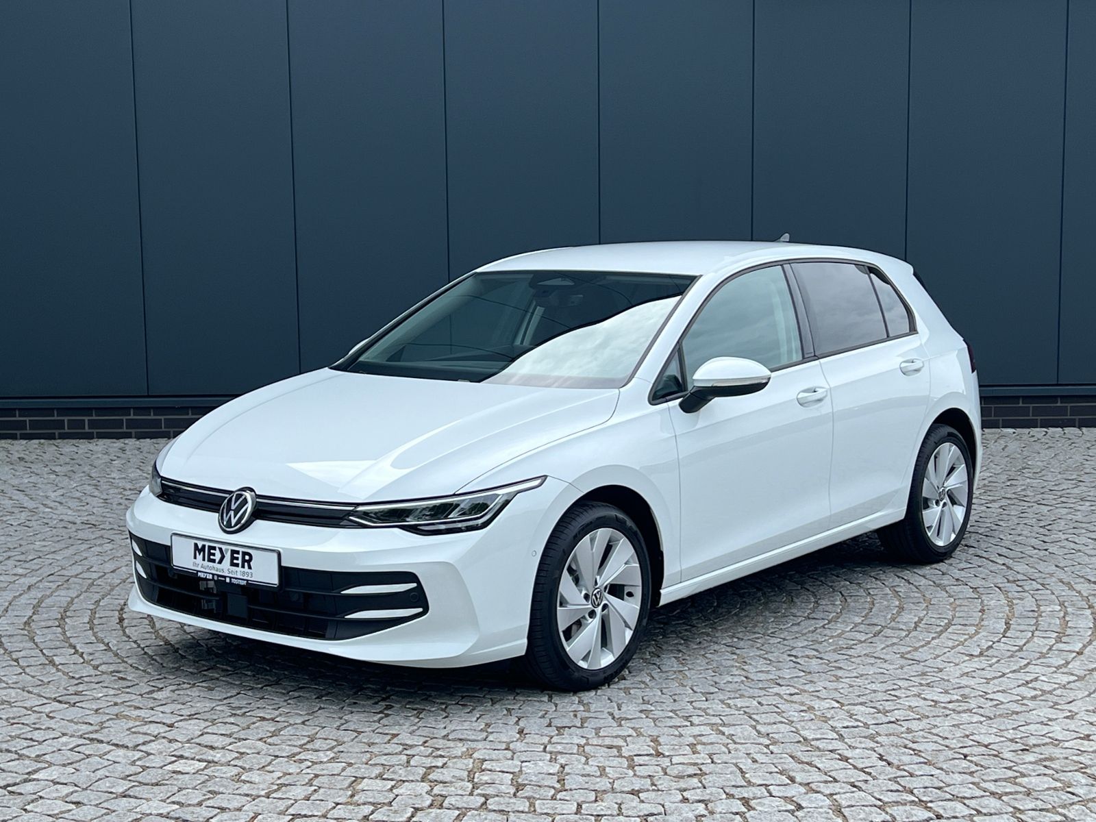 Fahrzeugabbildung Volkswagen Golf VIII Life 1.5 eTSI DSG *LED, ACC, Kamera, 1