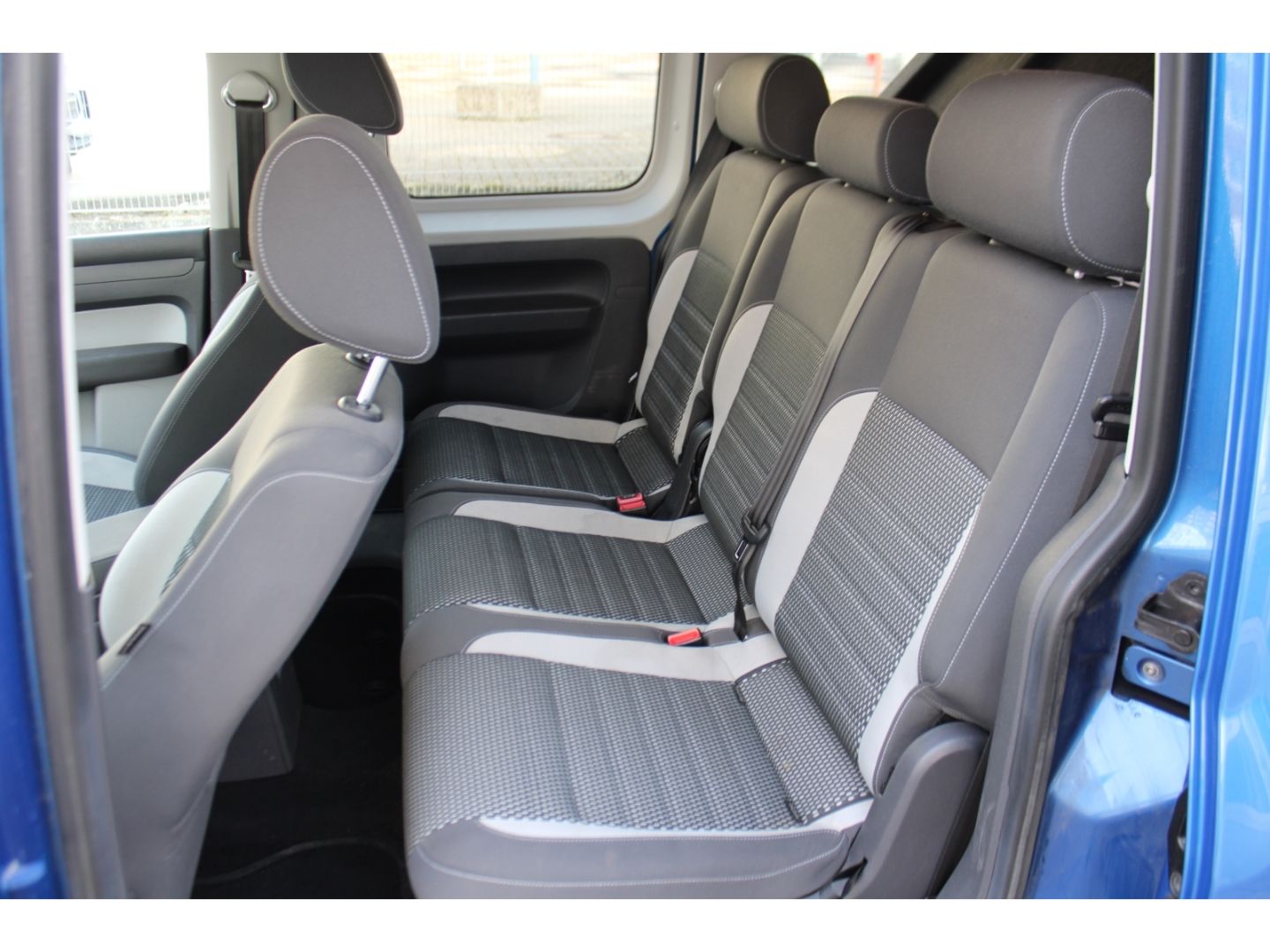 Fahrzeugabbildung Volkswagen Caddy Kombi Cross BMT AHK-abnehmbar Mehrzonenkli