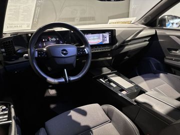 Fotografie 14 des Opel Astra Sports Tourer 1.2 Turbo Automatik GS