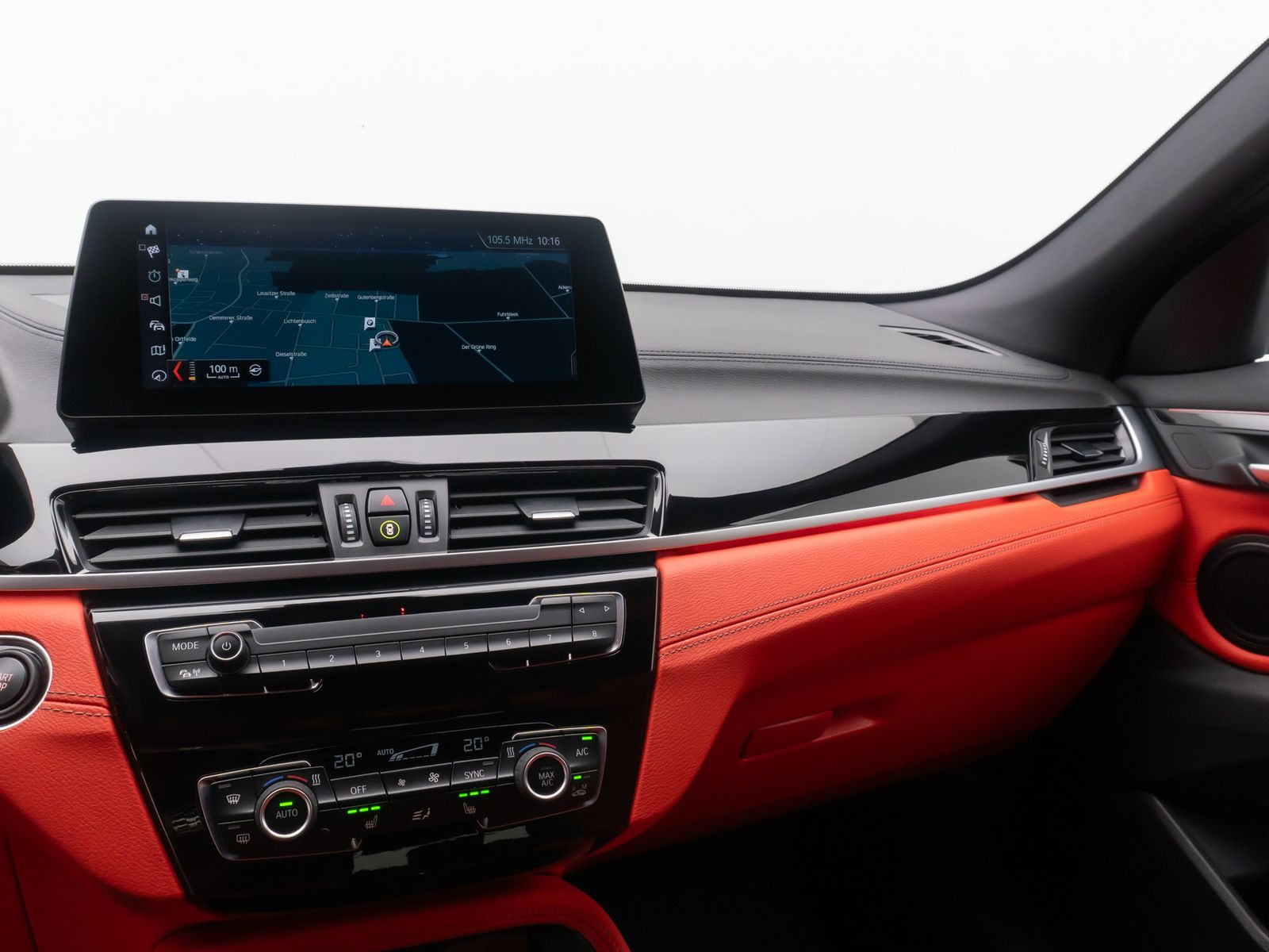 Fahrzeugabbildung BMW X2 xD25e M Sport Kamera HUD DAB HiFi Komfort 19"