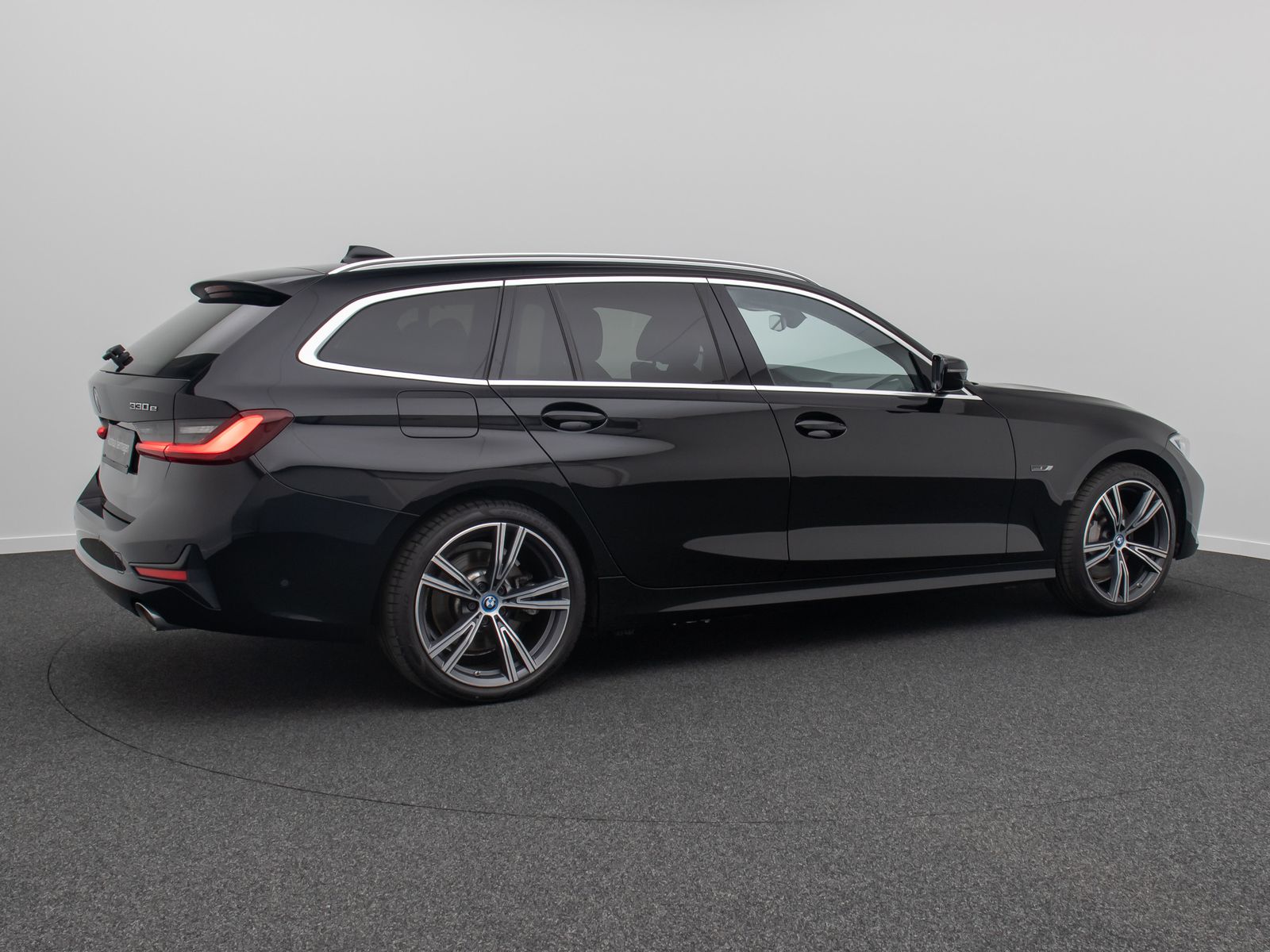 Fahrzeugabbildung BMW 330e xD ACC HUD Kamera DAB Alarm Panorama 19Zoll