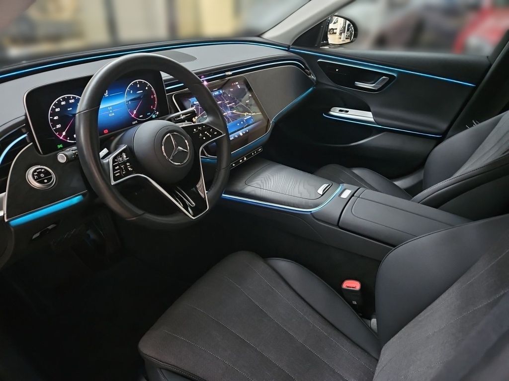 Fahrzeugabbildung Mercedes-Benz E 220 dT Avantg. Totwi. AHK ACC LED Ambie. Navi