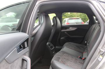 Fahrzeugabbildung Audi A4 Lim. 45 TFSI Quattro Edition One S Sportsitze