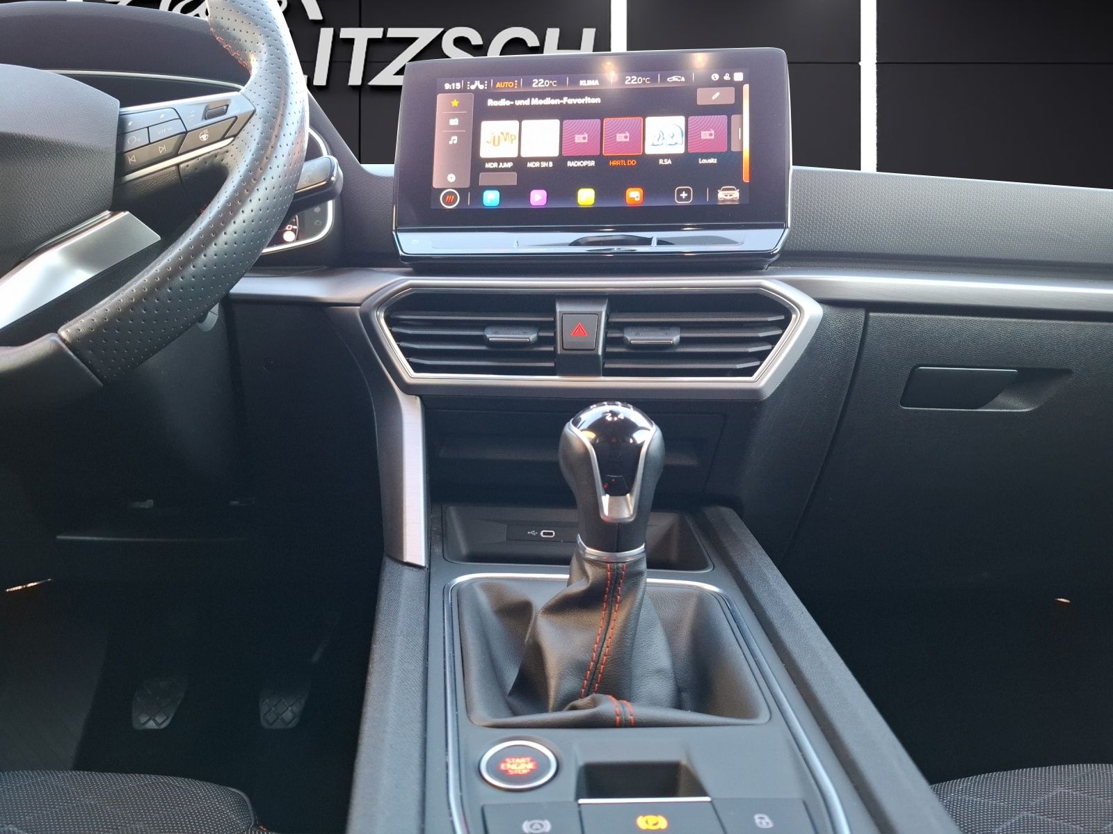 Fahrzeugabbildung SEAT Leon TSI FR LED Navi ACC Park-Assist SH