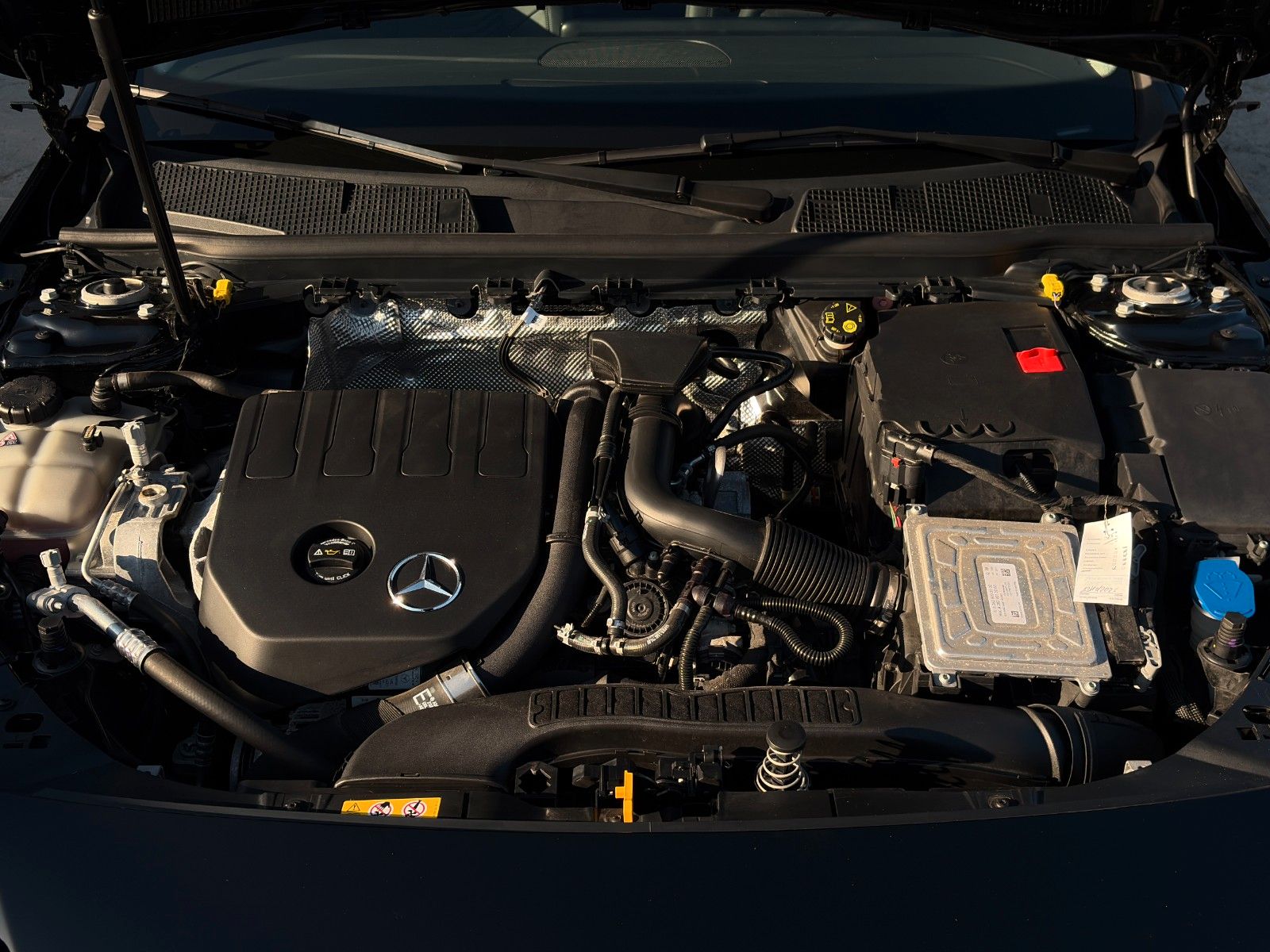 Fahrzeugabbildung Mercedes-Benz CLA 180 SB SHZ LKA MBUX CarPlay TEMP KLIMA Navi