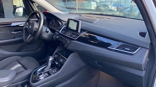 Fahrzeugabbildung BMW 218 2 Active Tourer 218 i Sport Line , NAVI, PDC