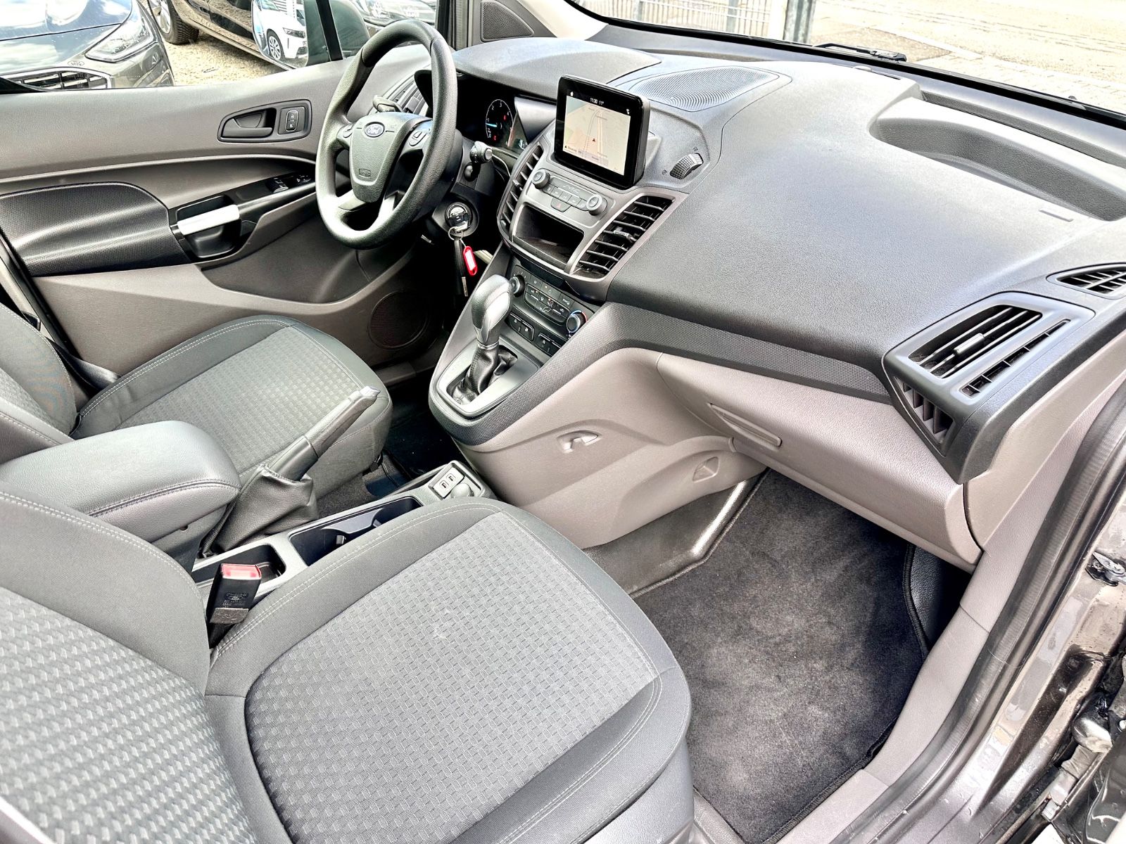 Fahrzeugabbildung Ford TRANSIT CONNECT HALBKASTEN LANG TREND*AUTOM.*
