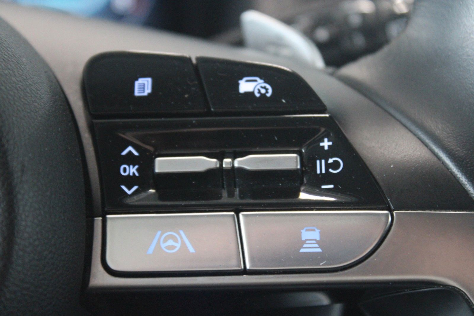 Fahrzeugabbildung Hyundai TUCSON MHEV Trend Aut. NAVI ACC LED SHZ CAM