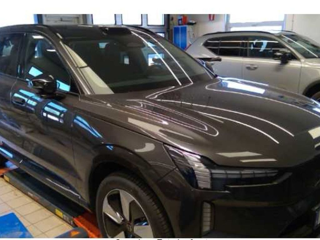 Volvo EX90