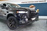 Dodge MY25 Laramie Night Premium *Special* - mit Benzin-Antrieb: Schwarz, mit Klimaautomatik