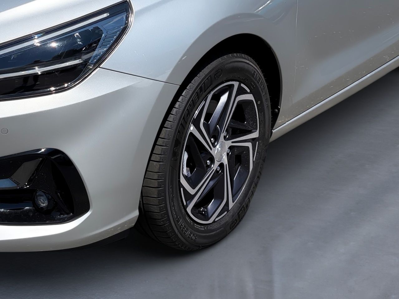 Fahrzeugabbildung Hyundai i30 INTRO *LED*KLA*SIH*KAMERA*DAB*