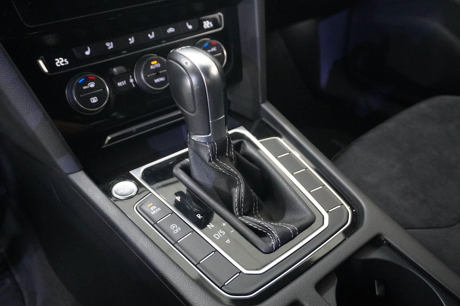 Fahrzeugabbildung Volkswagen Arteon 2.0 TSI R-LINE DSG NAVI/LED/KAMERA/VIRT.