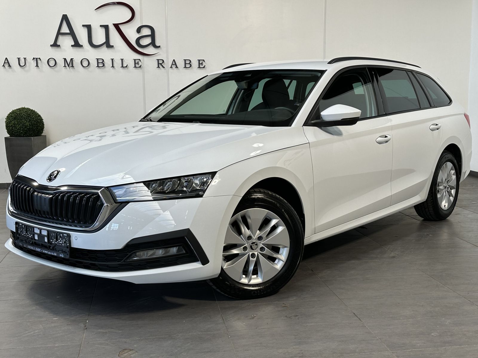 Fahrzeugabbildung SKODA Octavia Combi 2.0 TDI DSG Ambition NAV+LED+VCOCK