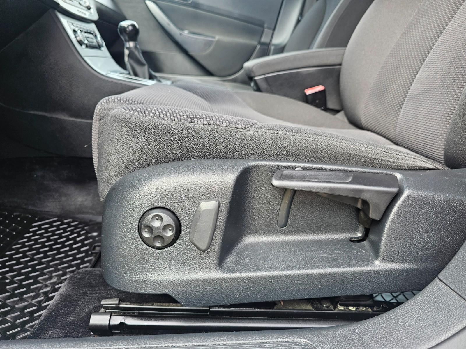 Volkswagen Passat 2010 — photo 24