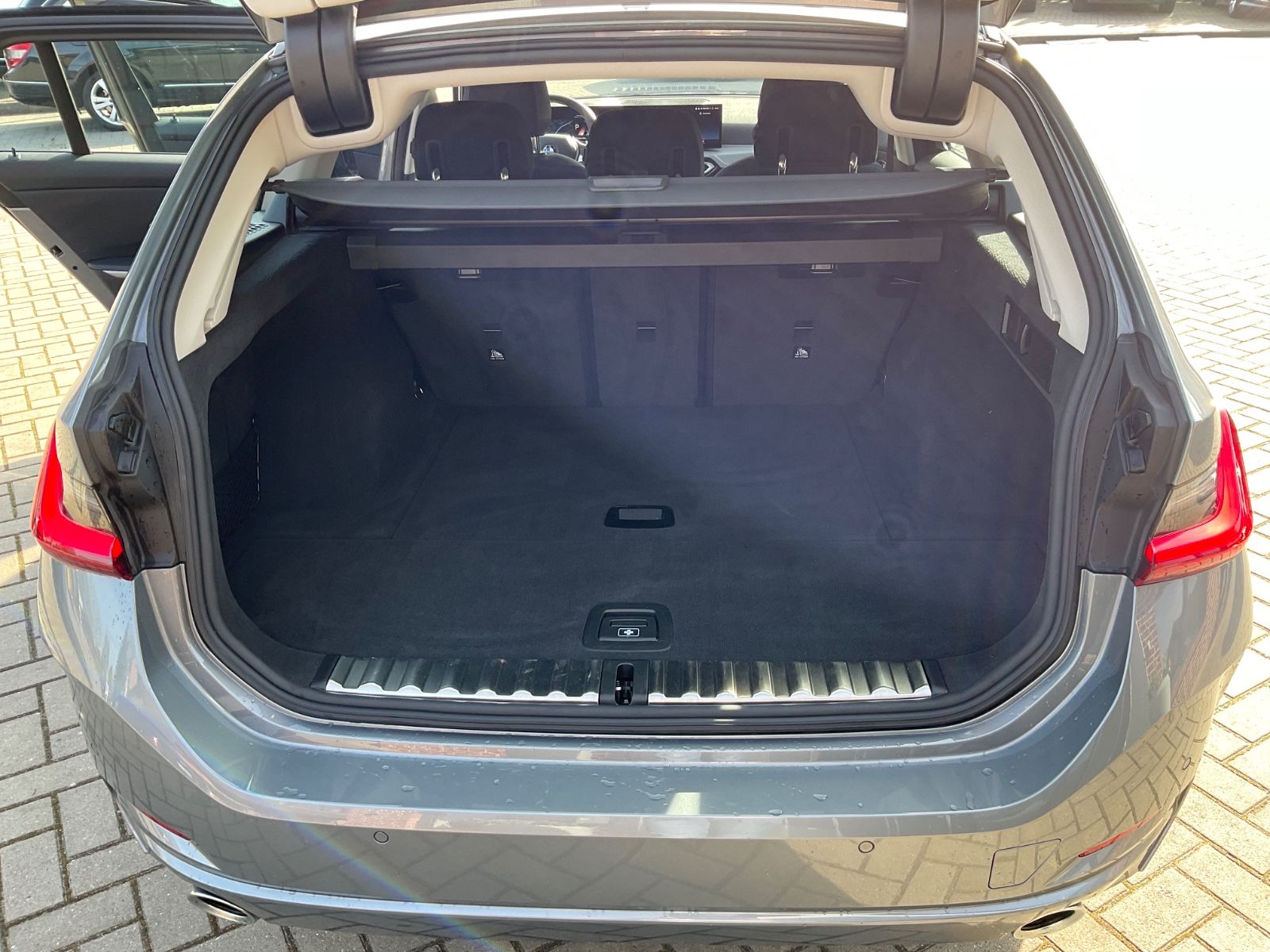 Fahrzeugabbildung BMW 320d xDrive,Touring,Carplay,Sitzheizung,Isofix,