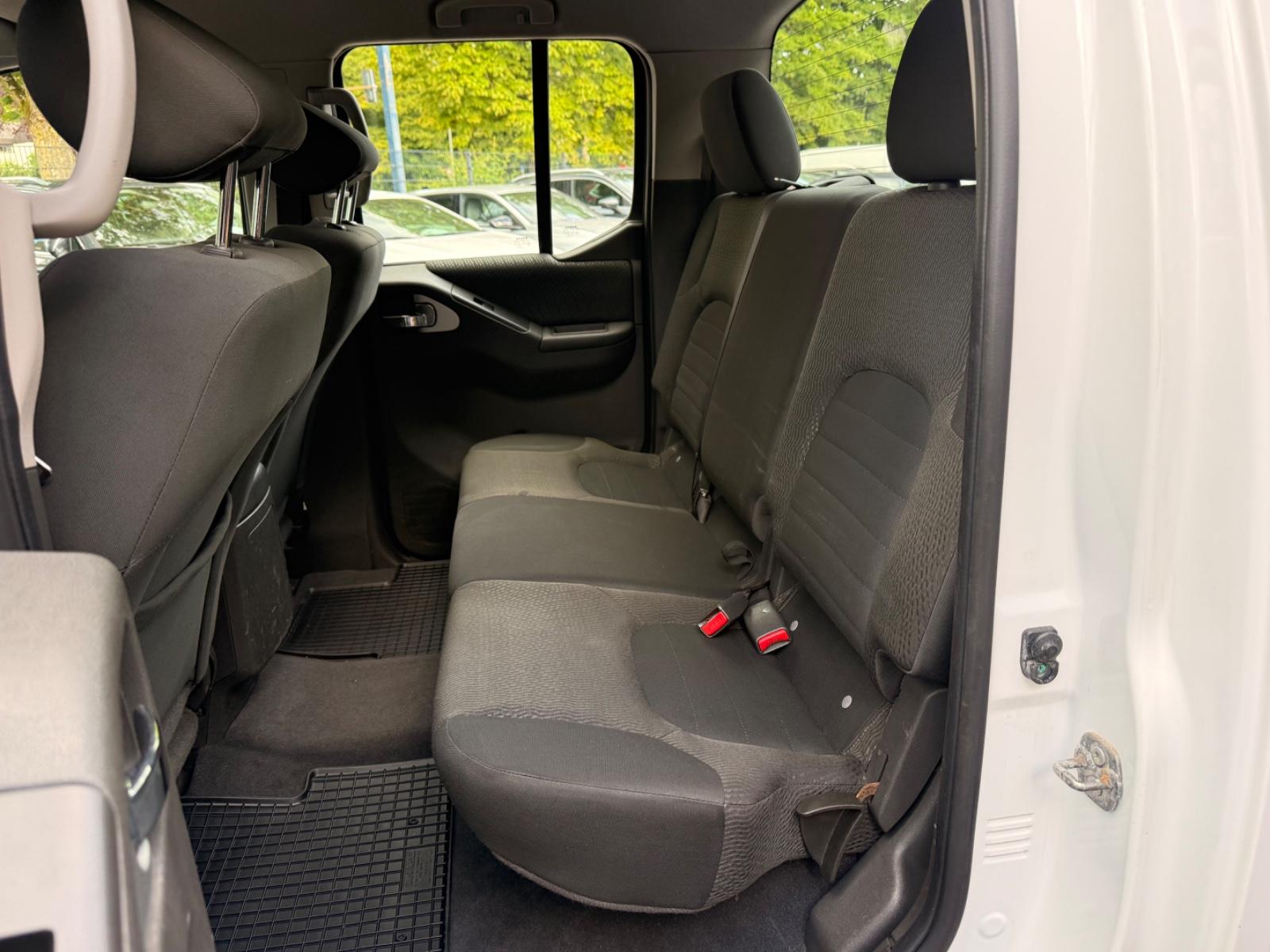 NISSAN NAVARA 2.5 dCi 190ch 4x4 - DOUBLE CAB - ATTELAGE - CLIM BIZONE - SIÈGES CHAUFFANTS