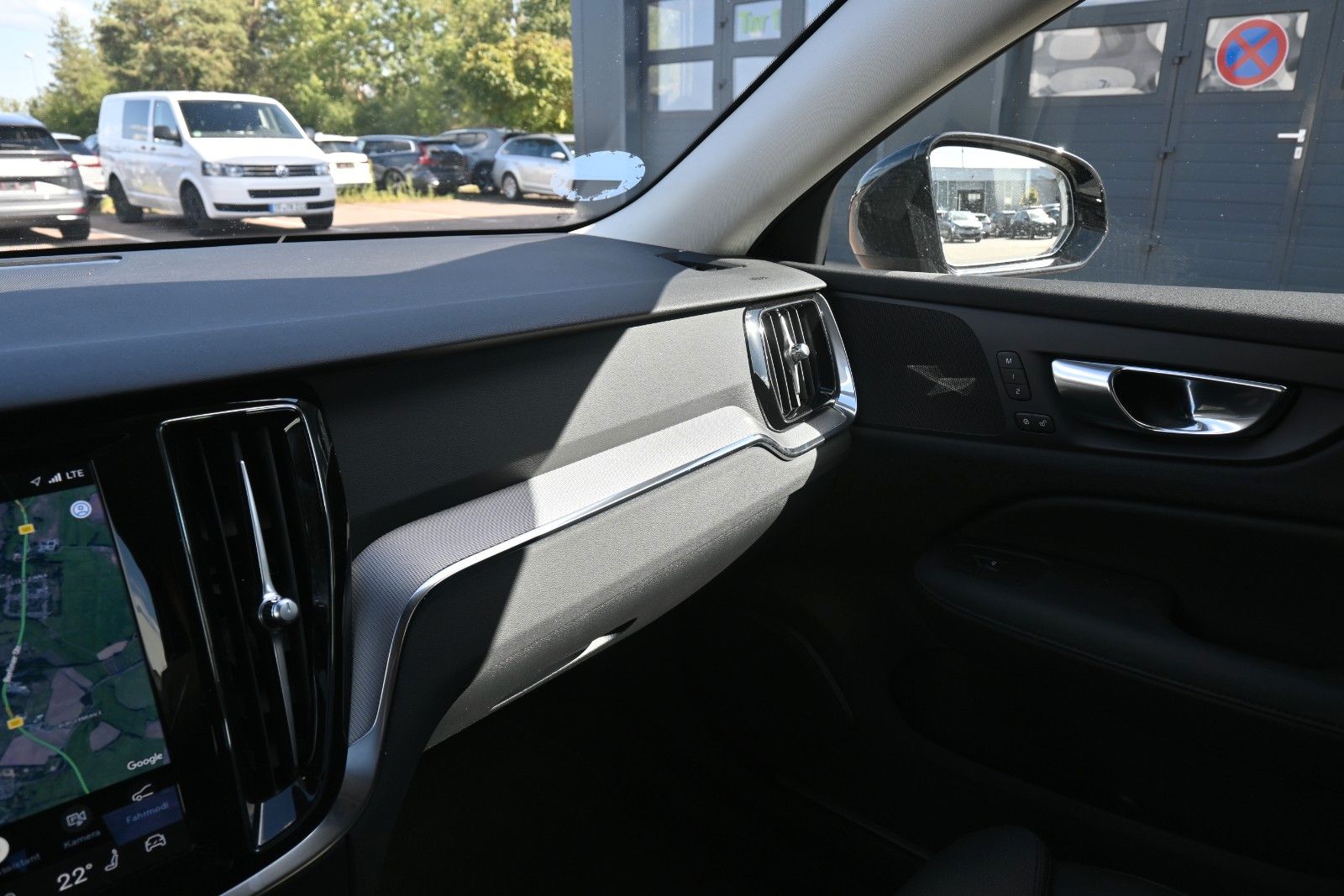 Fahrzeugabbildung Volvo V60 T6 Plus Dark AWD*AHK*Elekt.Sitze*75KM RW*
