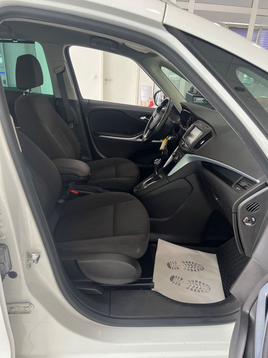 Fahrzeugabbildung Opel Zafira C Active * 7.SITZER * AUTOMATIK *