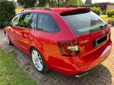 Skoda Octavia 2.0 TSI DSG RS Combi RS - Skoda Octavia: Privatanbieter