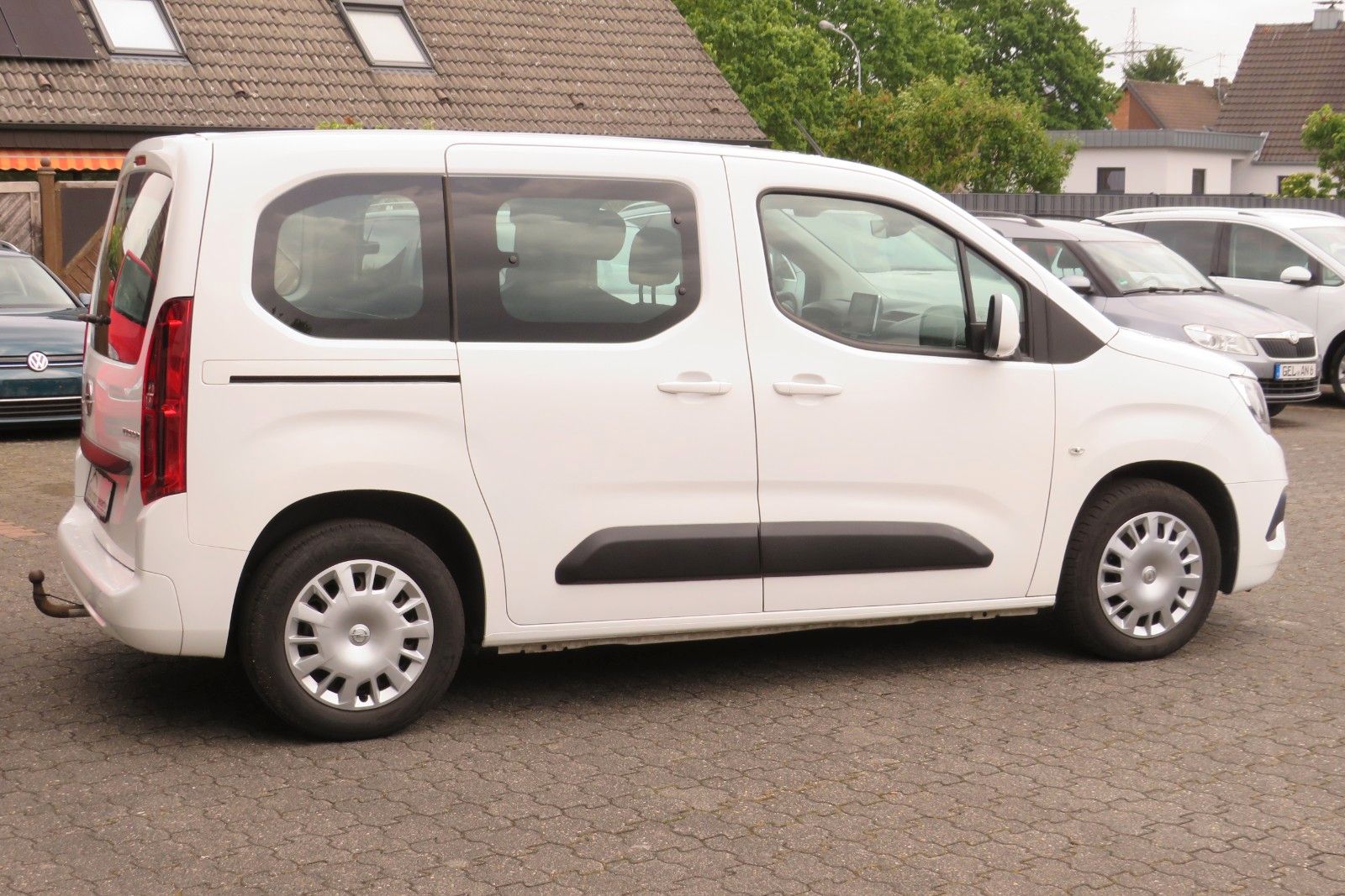 Fahrzeugabbildung Opel Combo Life E Edition NACI APP-CONNECT AHK 1.HD