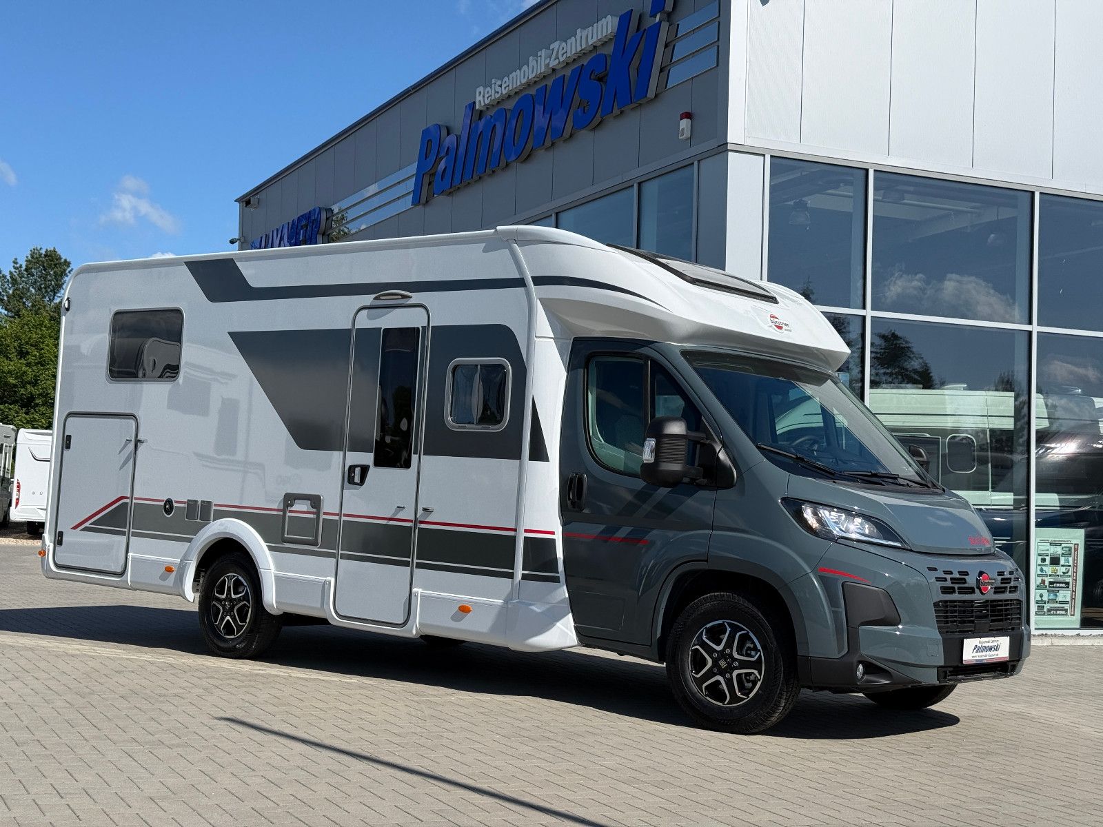 Fahrzeugabbildung Bürstner Lyseo Time Skyline 726G - Sie sparen 16.199€!