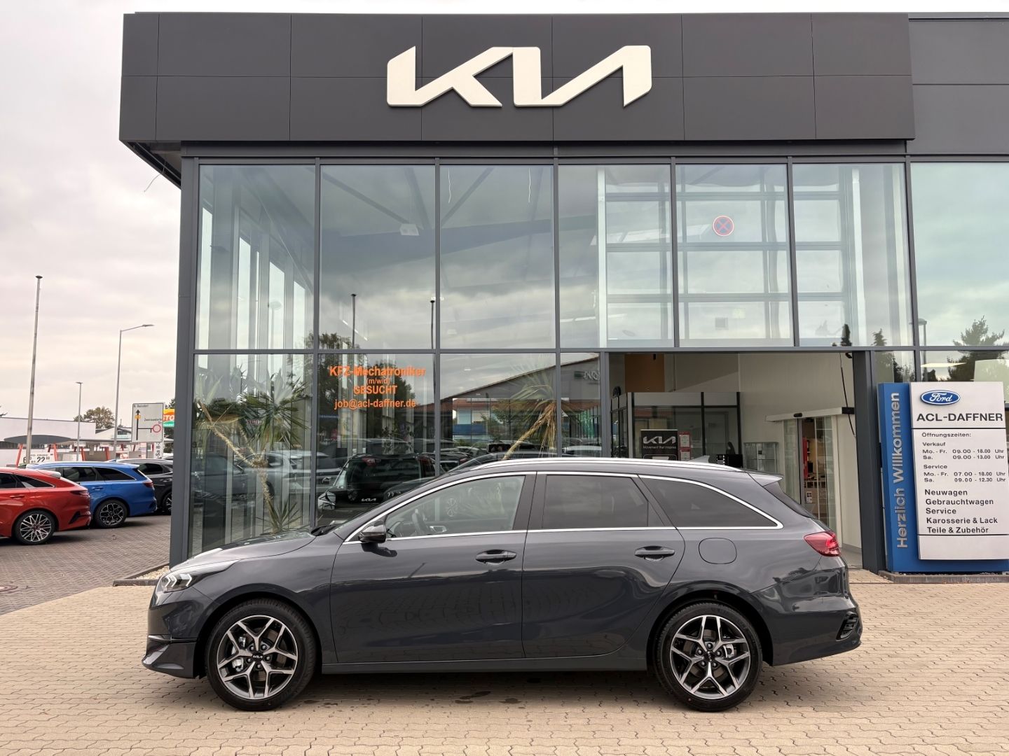 Fahrzeugabbildung Kia Ceed_sw Ultimate 1.5 T-GDI Mild-Hybrid P8, P9