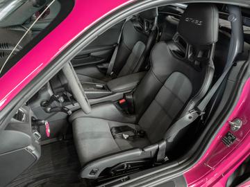 صورة 9 لـ 2024 Porsche CAYMAN
