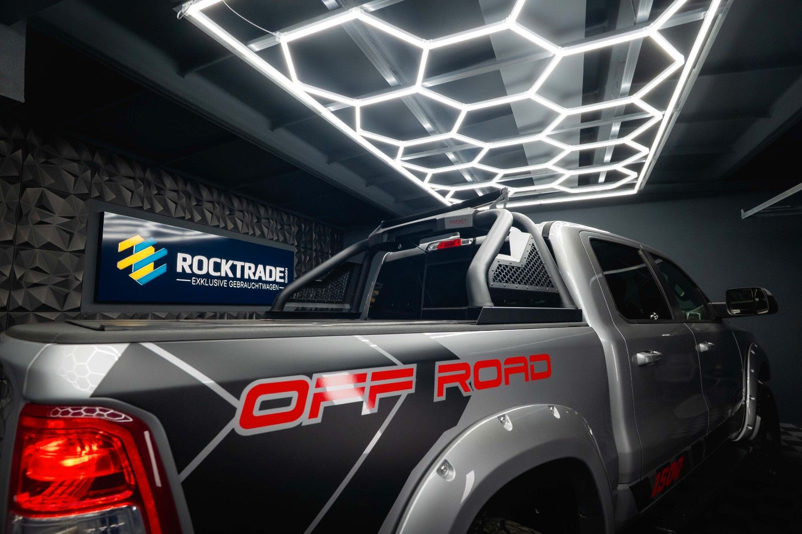 Fahrzeugabbildung Dodge RAM 5.7 V8 HEMI 4x4 OFFROAD NightPaket AXLE LOCK