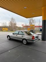 Mercedes-Benz Mercedes C180 W202  119.000 km  TÜV 06/2... - Mercedes-Benz C 180 Limousine W202 mit Benzin-Antrieb