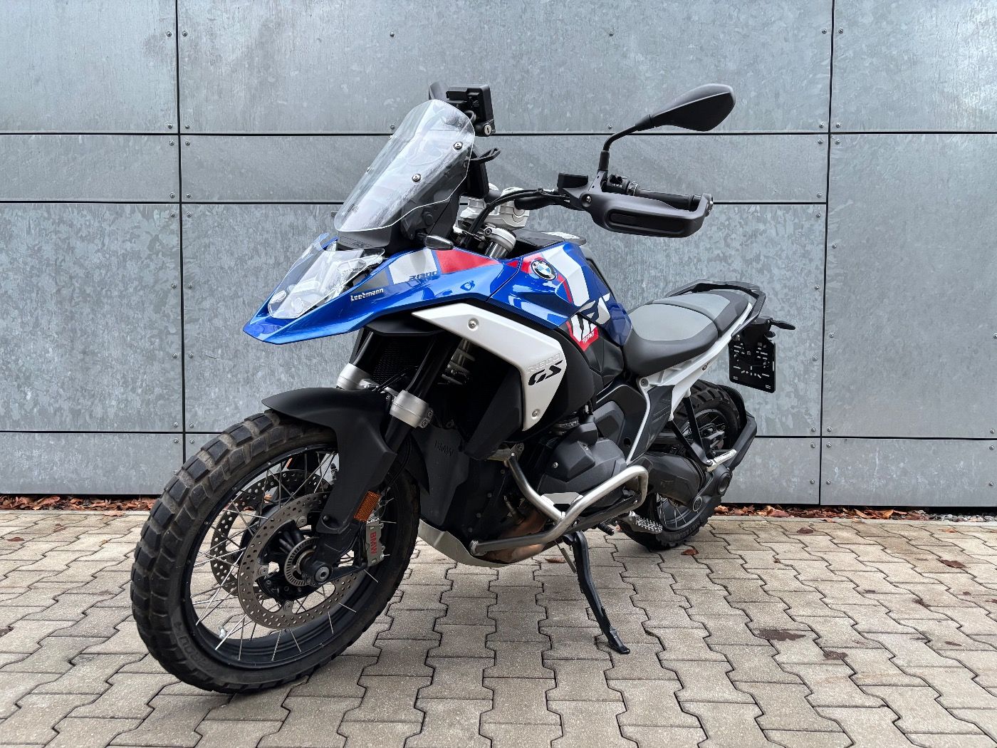 Fahrzeugabbildung BMW R 1300 GS Trophy Adaptive Fahrzeughöhenregelung