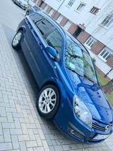 Opel Astra H 1.8 Benziner - Opel Insignia in Aachen