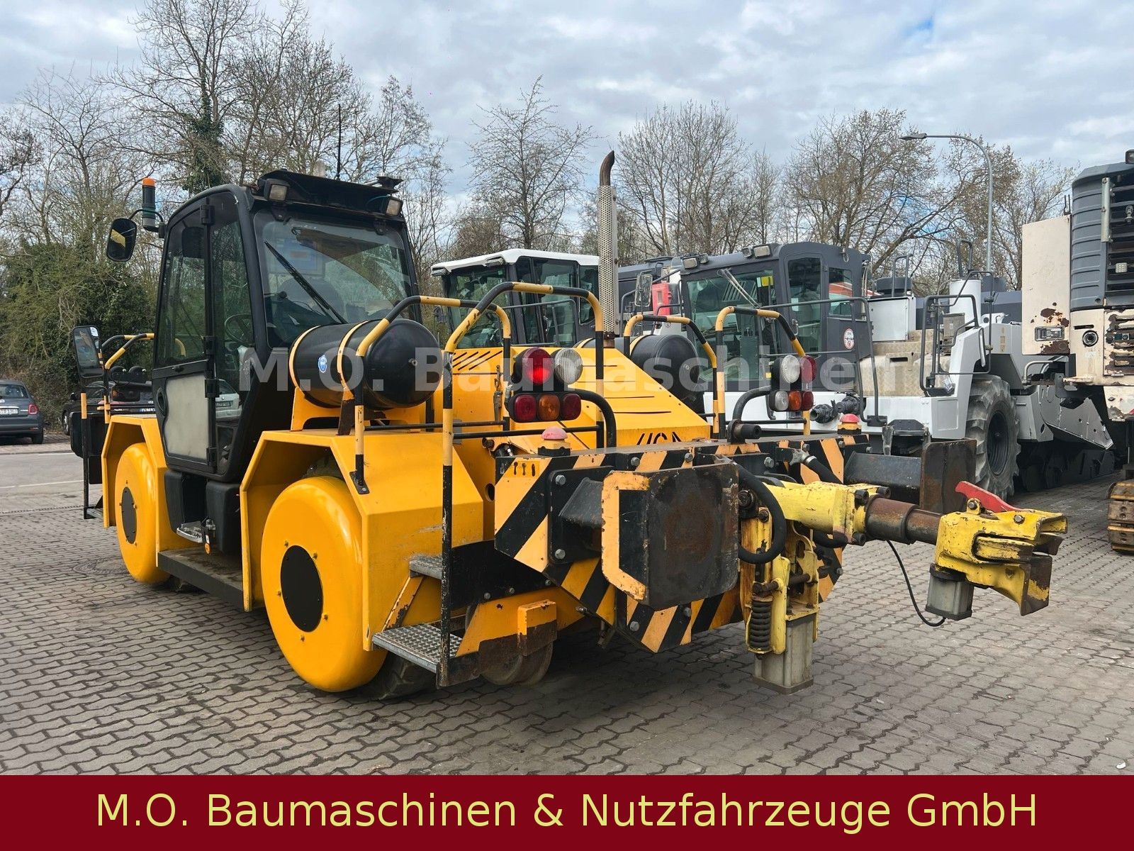Fahrzeugabbildung JCB UCA Trac RB 18/Zweiwegefahrzeug/Lokomotive