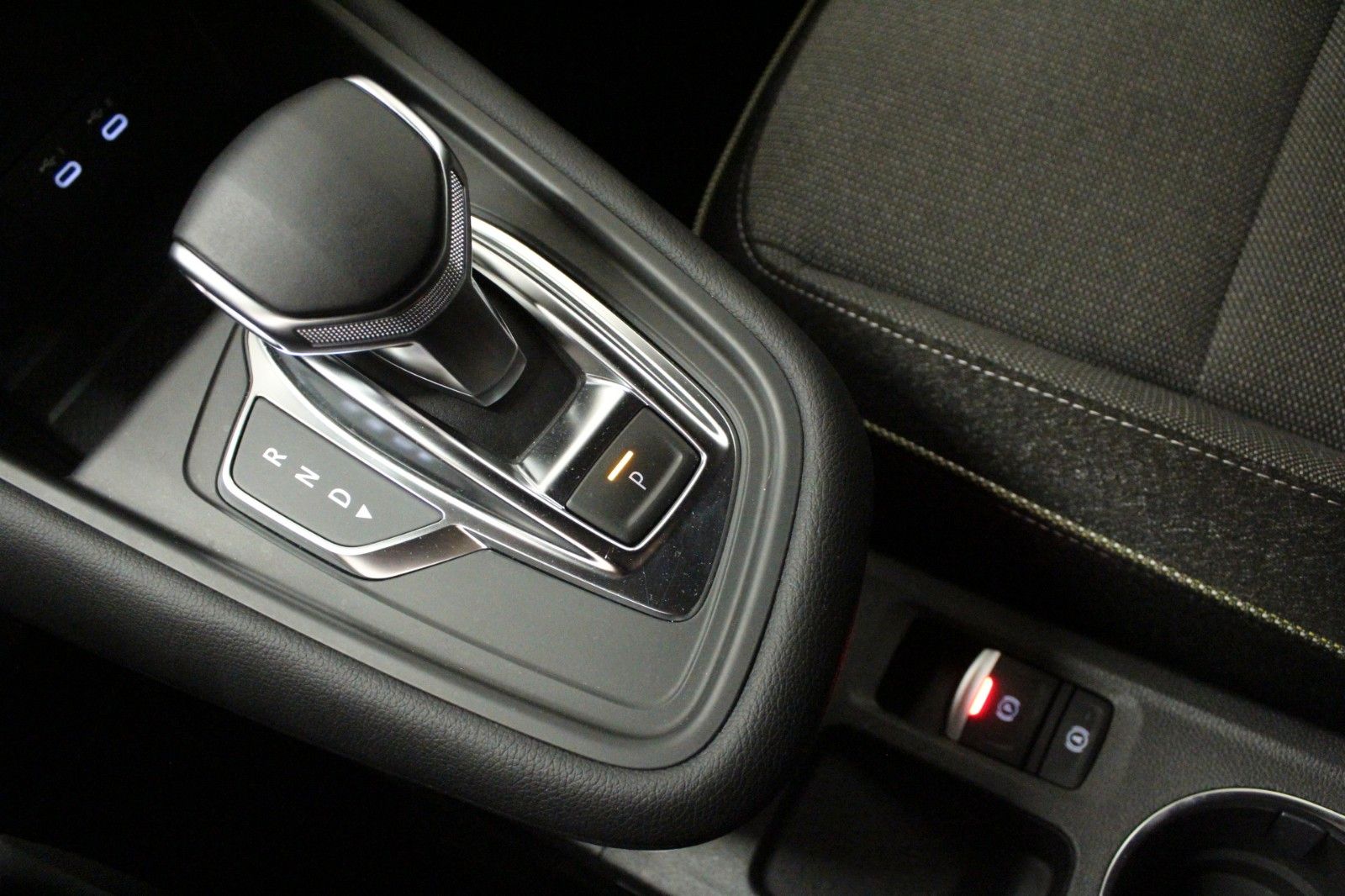 Fahrzeugabbildung Renault Captur Mild Hybrid 160 EDC Techno *Ganzjahresrei