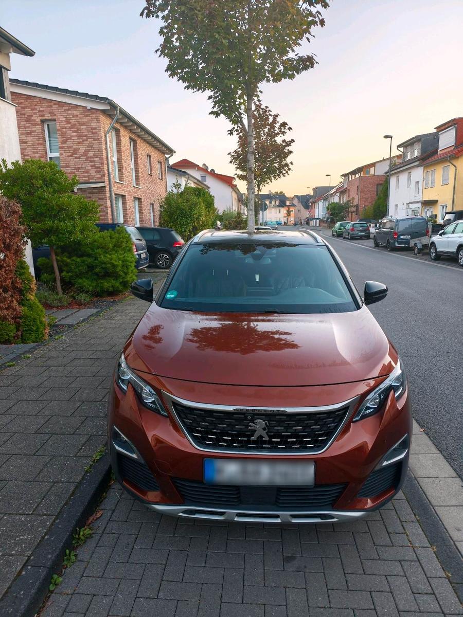 Peugeot e-3008
