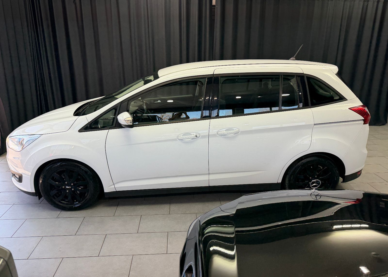 Fahrzeugabbildung Ford Grand C-Max |7-SITZER|PDC|TEMPOMAT