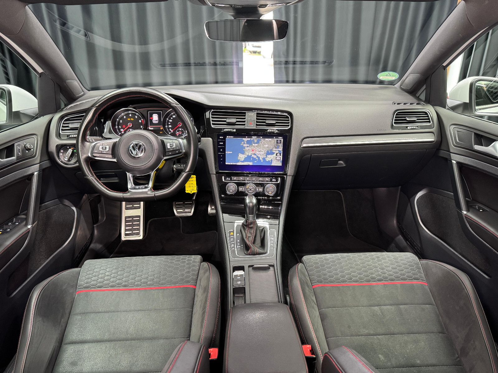 Fahrzeugabbildung Volkswagen Golf VII Lim. GTI BMT/Start-Stopp