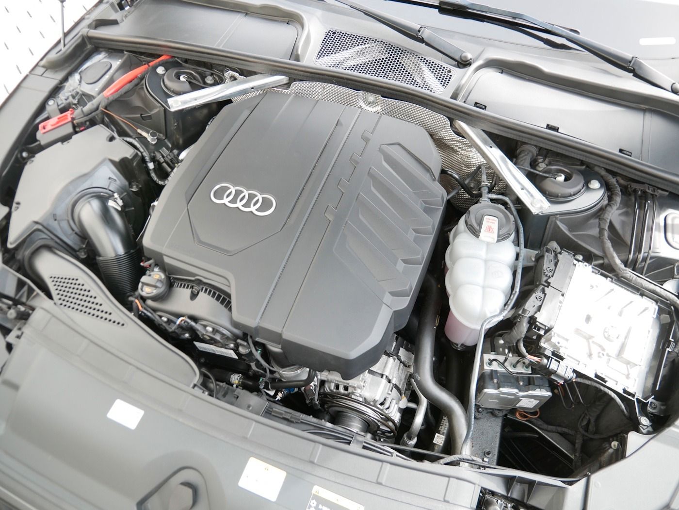 Fahrzeugabbildung Audi A4 Avant 2.0 quattro S-Line NEU75T Standhz Matri