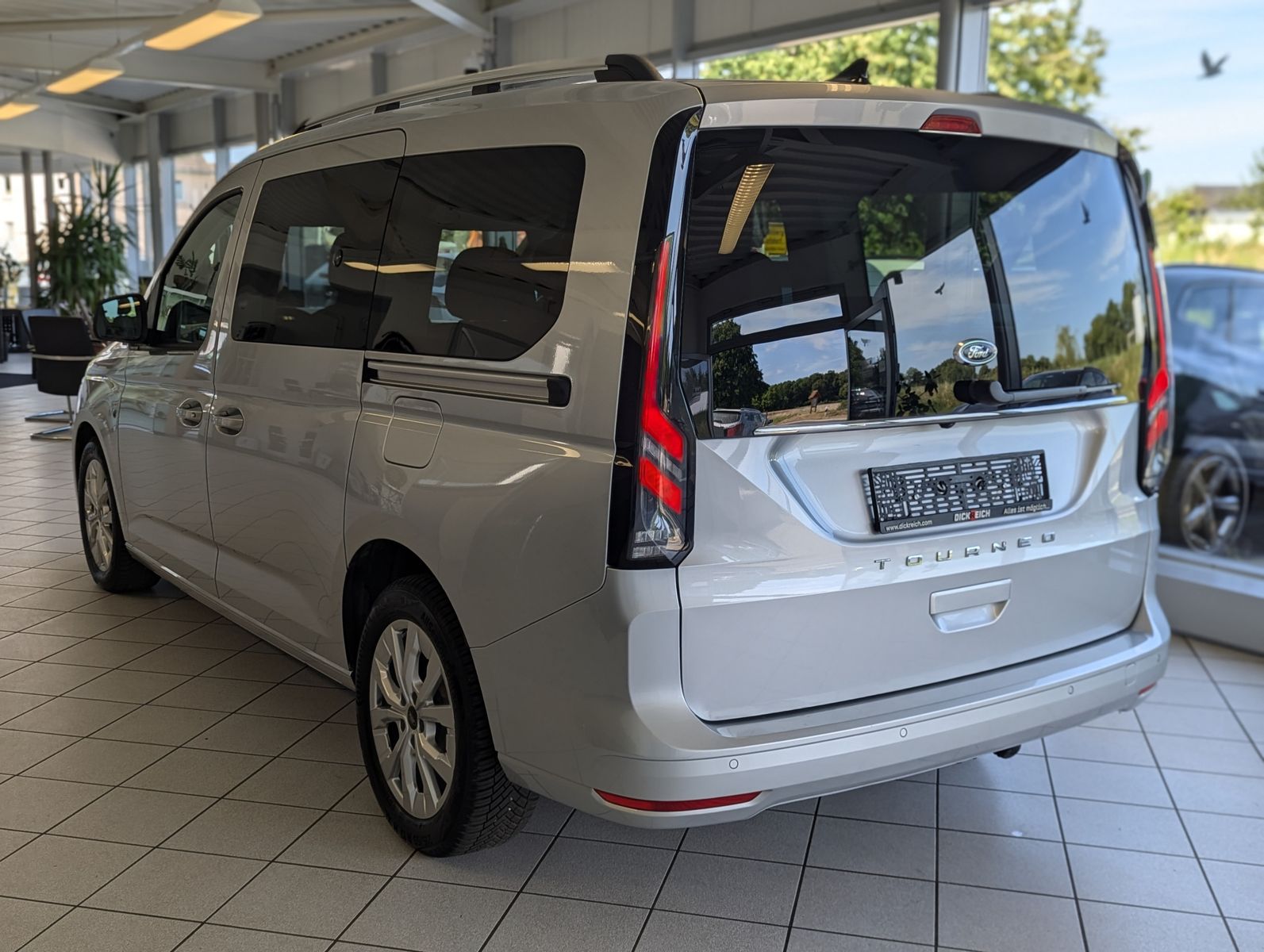 FORD Tourneo Connect L2 Titanium 7-Sitze LED Cam AHK - Image 5