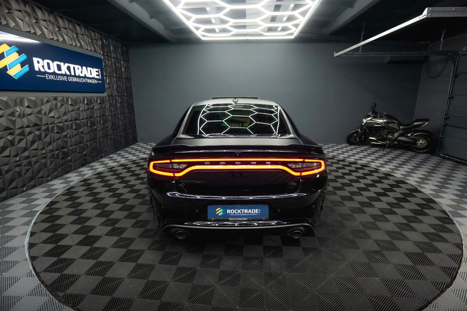 Fahrzeugabbildung Dodge Charger 5.7 V8 HEMI R/T DAYTONA Performance