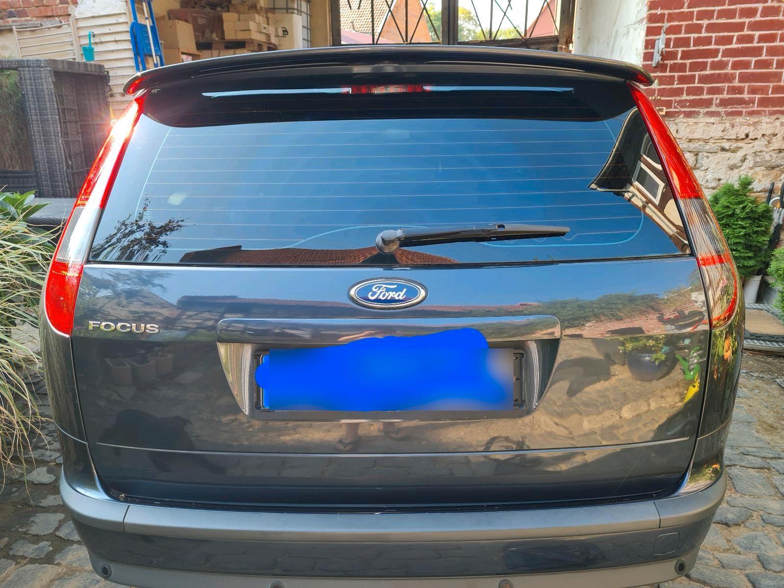 Ford Focus 2005 — вигляд ззаду