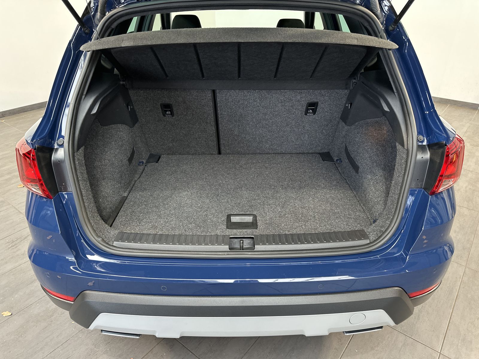 Fahrzeugabbildung SEAT Arona 1.0 TSI FR-Line DSG NAV+SHZ+APS+DAB+TEMPO+